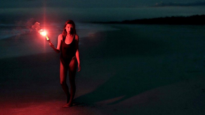 Femme sur la plage