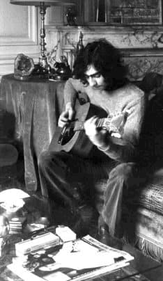 Louis Bertignac dans l'appartement de Lionel Lumbroso  Paris en 1973 - Photo de Lionel
