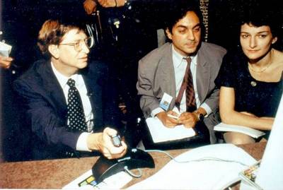 Daniel Ichbiah en compagnie de Bill Gates  Paris en 1994