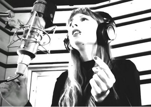 All to well clip Youtube